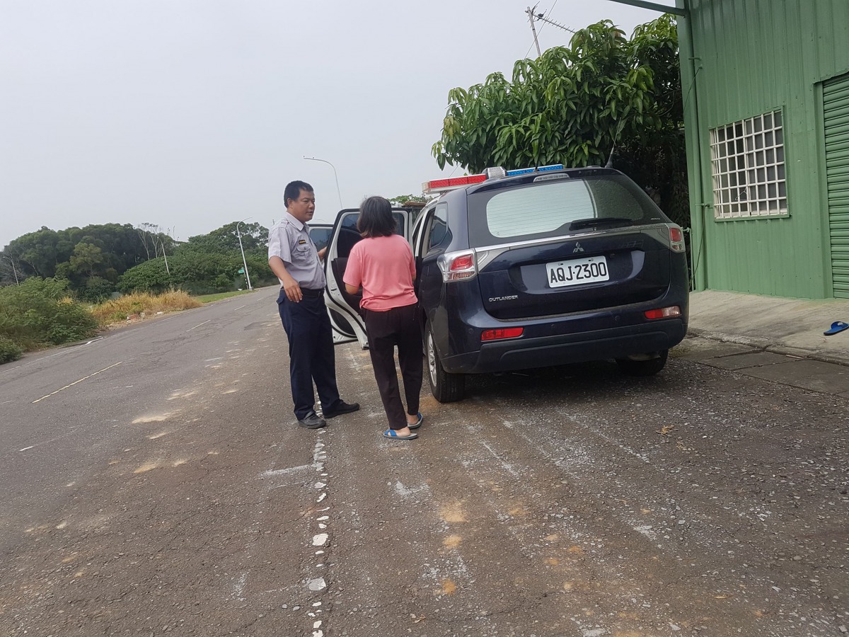 將流浪狗毒死的婦人。吳育才/提供