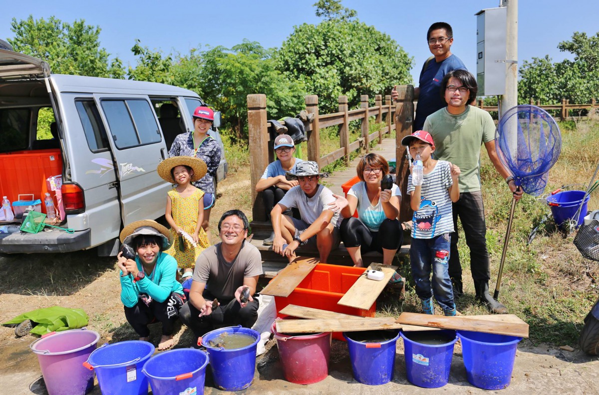共計撈捕大鱗梅氏細鯿、鯽魚、河蚌等物種1000餘隻。金門縣政府建設處農林科/提供
