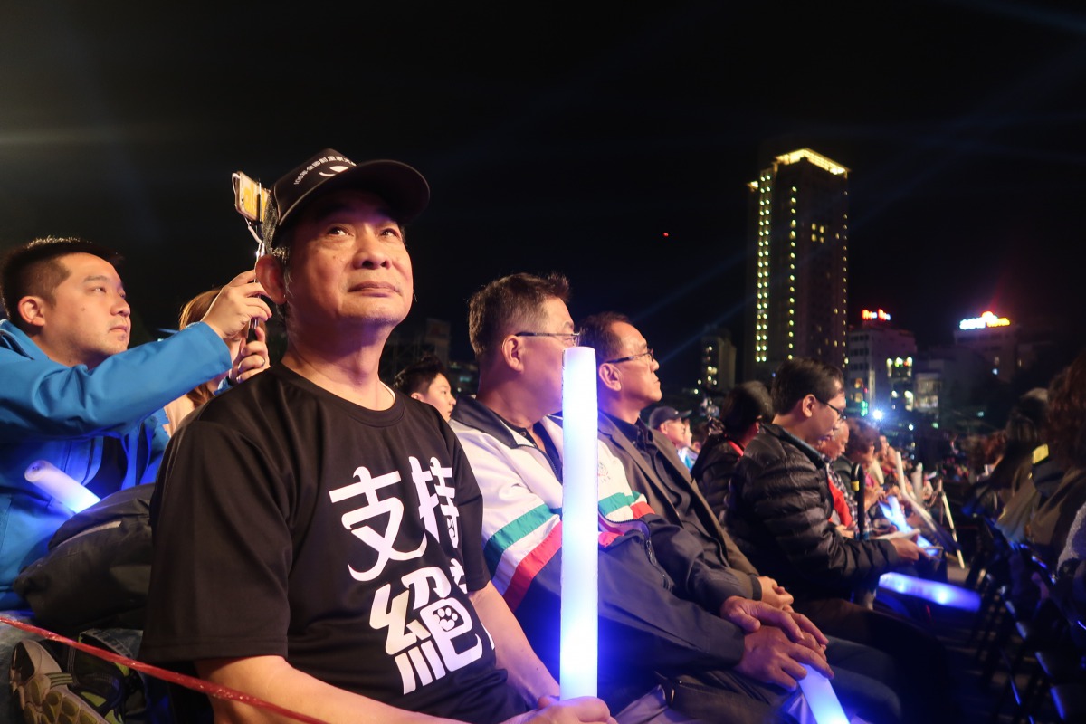 中華民國保護動物協會秘書長黃慶榮穿著支持絕育的T恤。凃琍甄/攝影