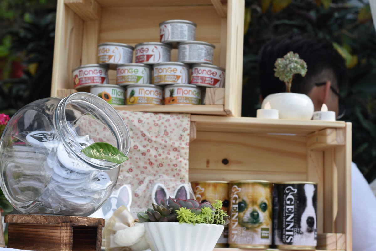 「牠牠」進駐「失戀市集」，並推出「單身狗脫魯計劃」以及「罐罐傳情」等活動，民眾也能在現場與來自新店動物之家的可愛幼犬們互動。牠牠/提供