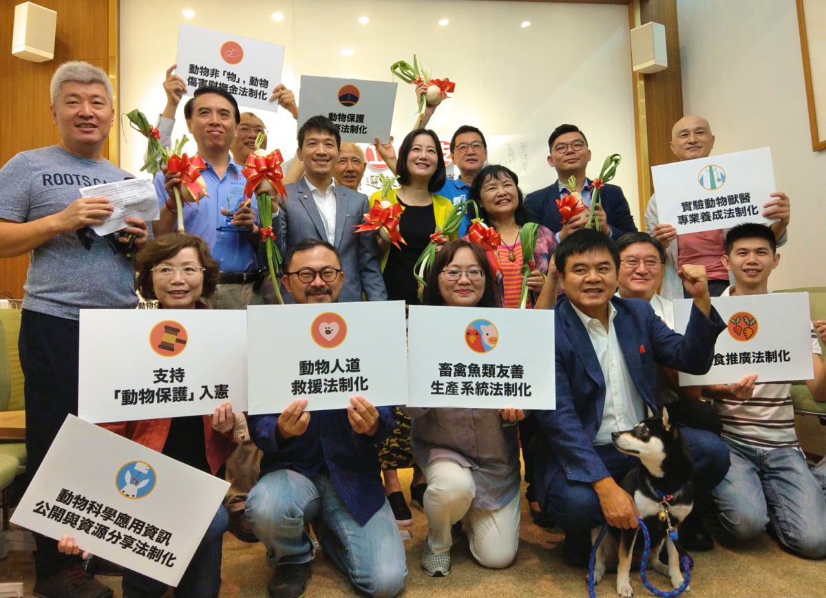 全台超過60個動保團體聯合發起8大動保立法訴求,已獲得跨黨派共13位立法委員支持。陳璽安/攝