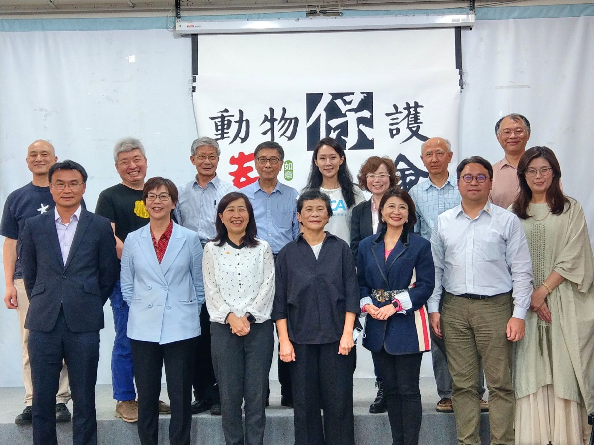 數個動保團體集結成立「動物保護立法運動聯盟」，向新科立委與農委會提出8大動保訴求。陳璽安/攝