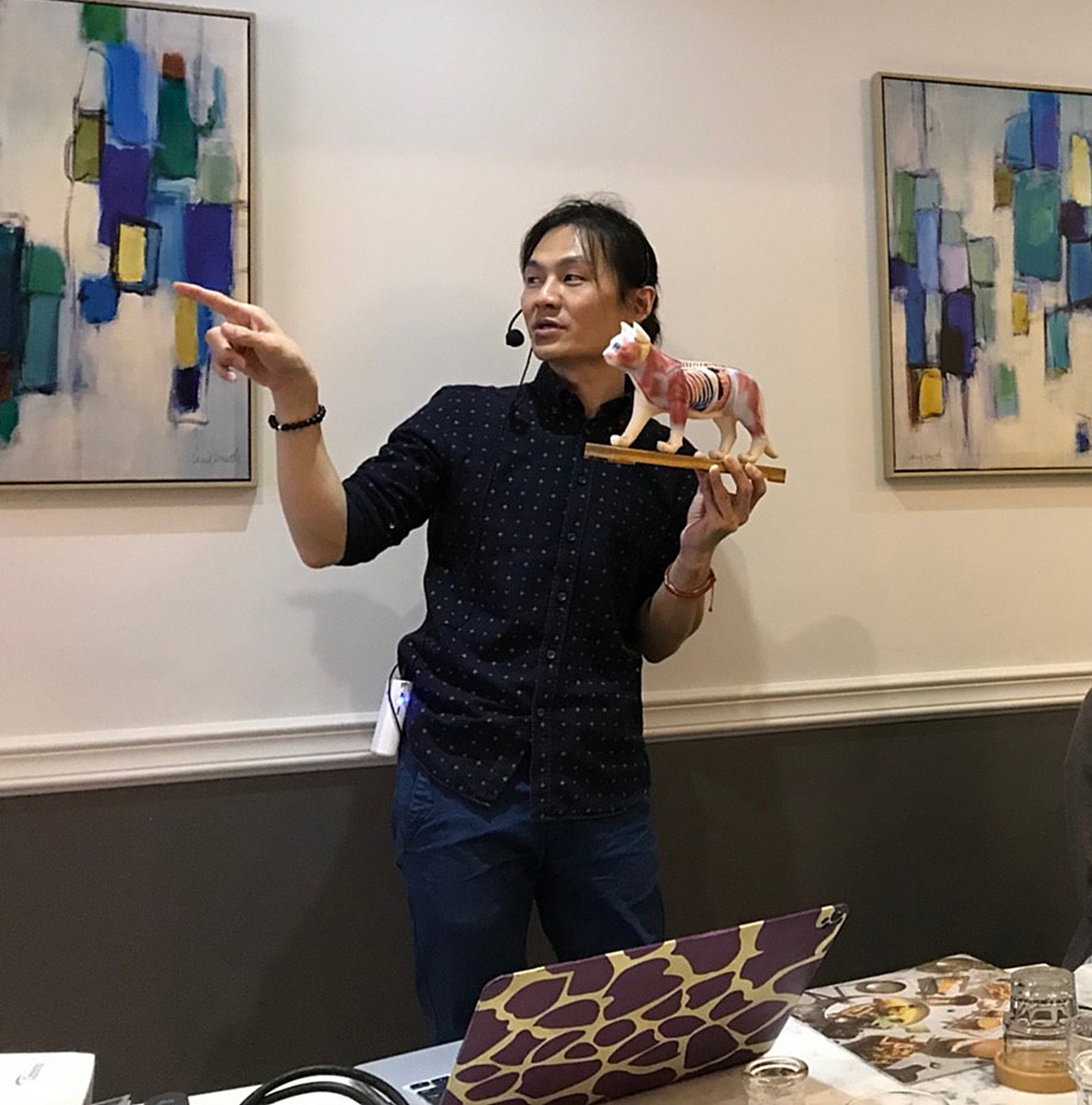 專業講師教授「毛孩馬殺雞」課程。台北市動保處/提供