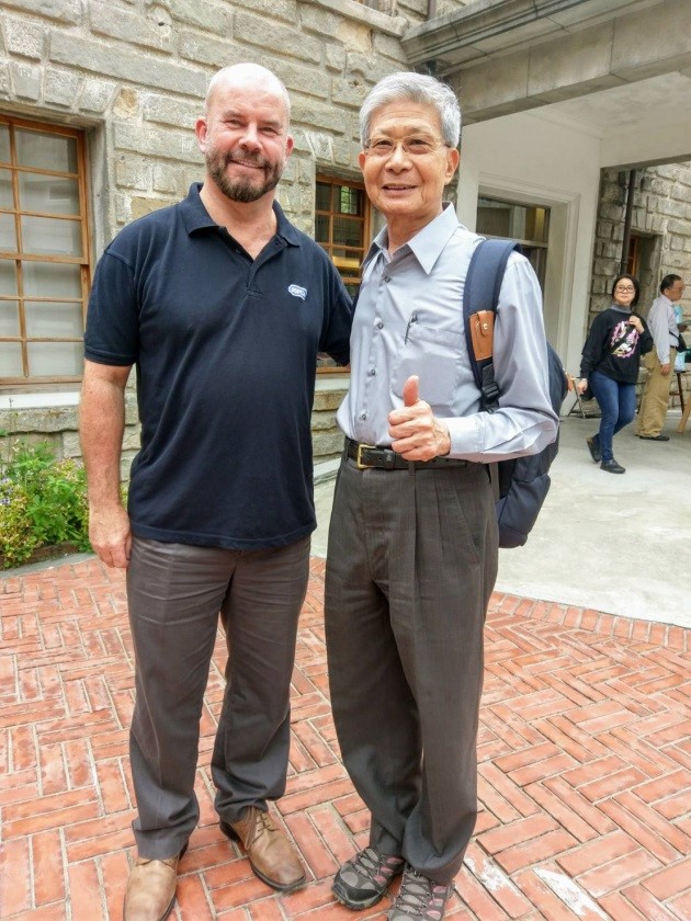 台南市動物防疫處前處長、APA理事長李朝全合影與RSPCA國際事務部主管Paul Littelfair。李朝全/提供