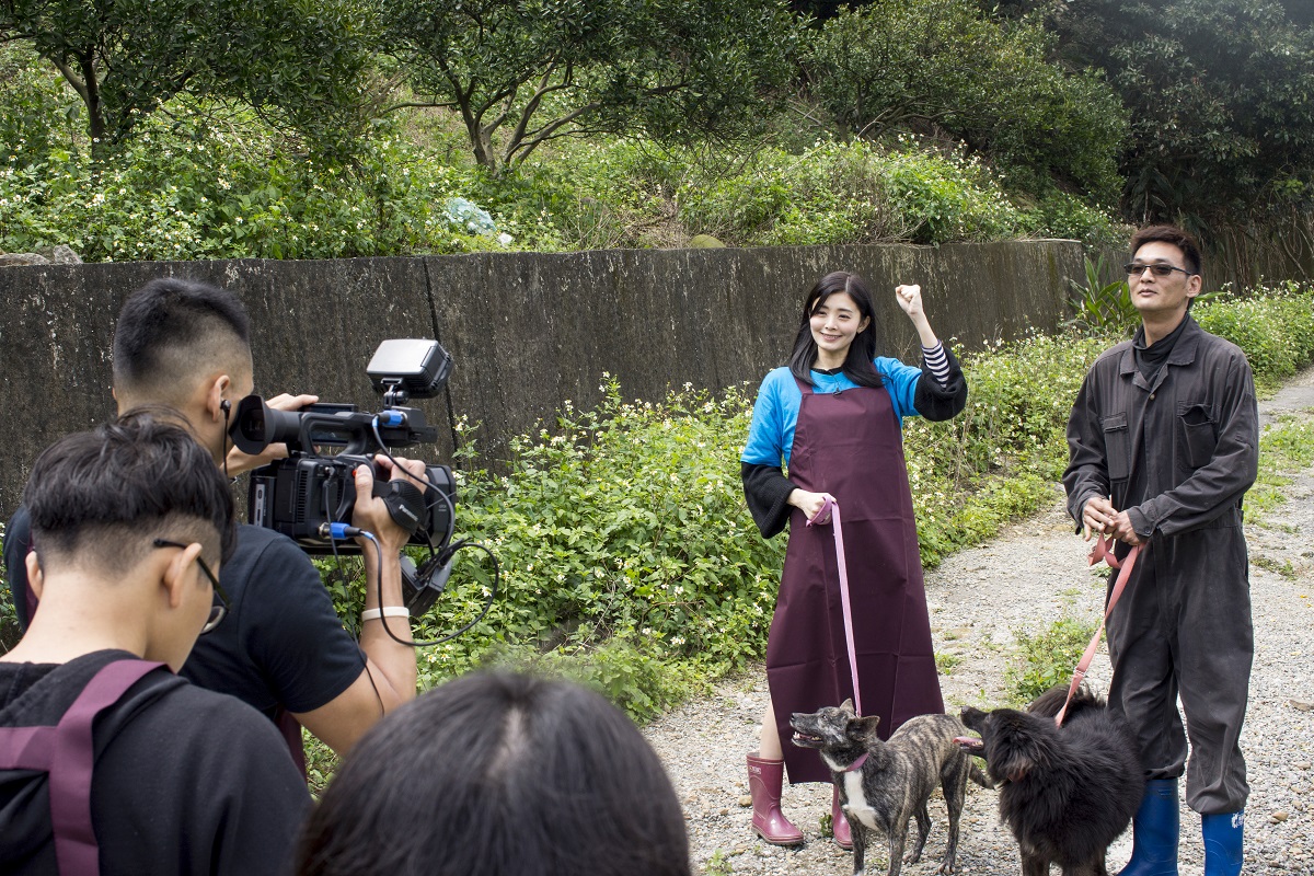 藝人夏如芝發揮愛心，將節目獎金全數捐給中華民國保護動物協會（APA），並到協會所屬的八里保育場與狗狗們互動。中華民國保護動物協會/提供