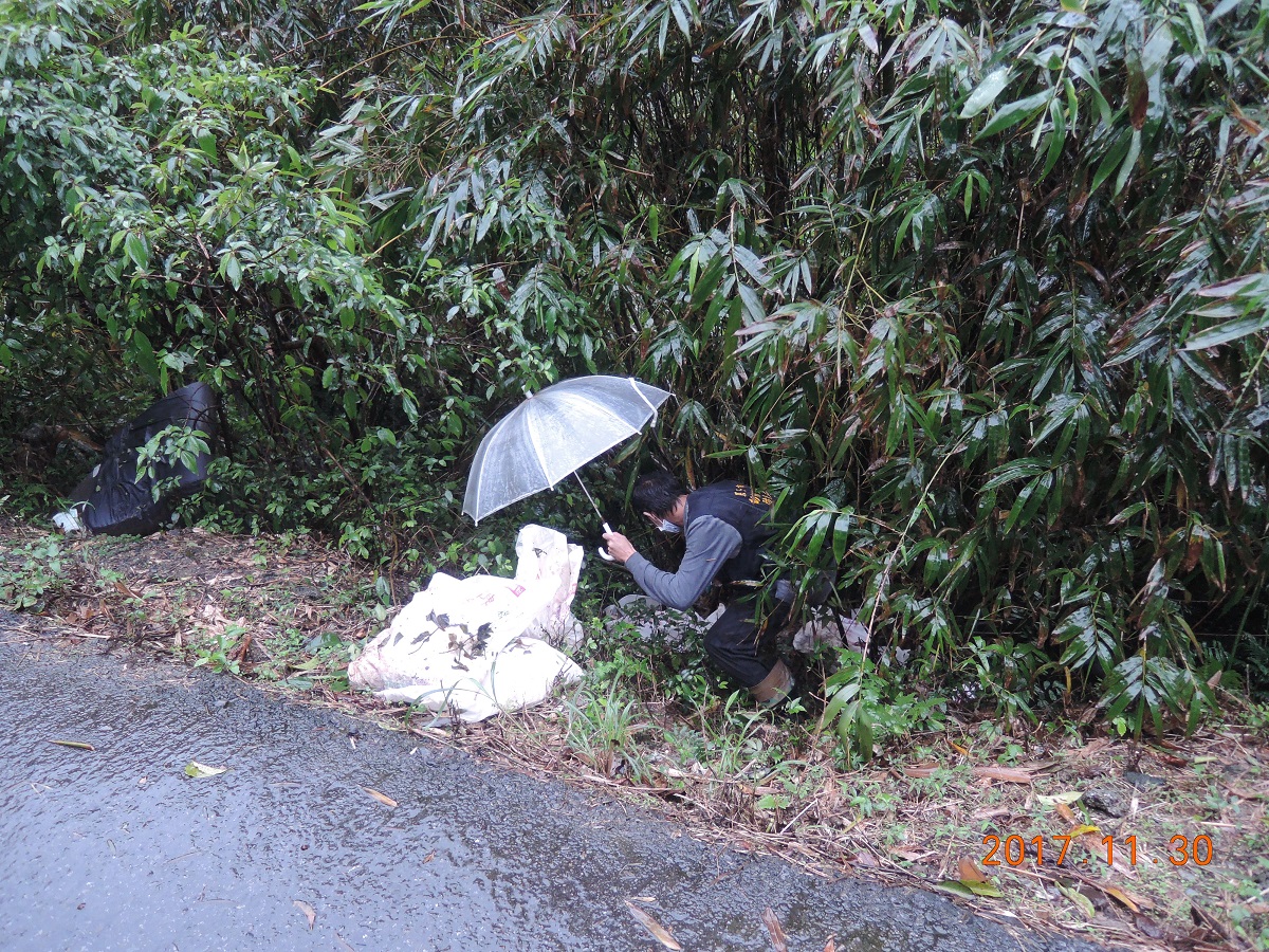 基隆動保所獲通報，疑有300隻狗骨經烹煮棄至路邊，動保所懸賞破案獎金10萬元，請民眾協助提供線索。基隆動保所/提供