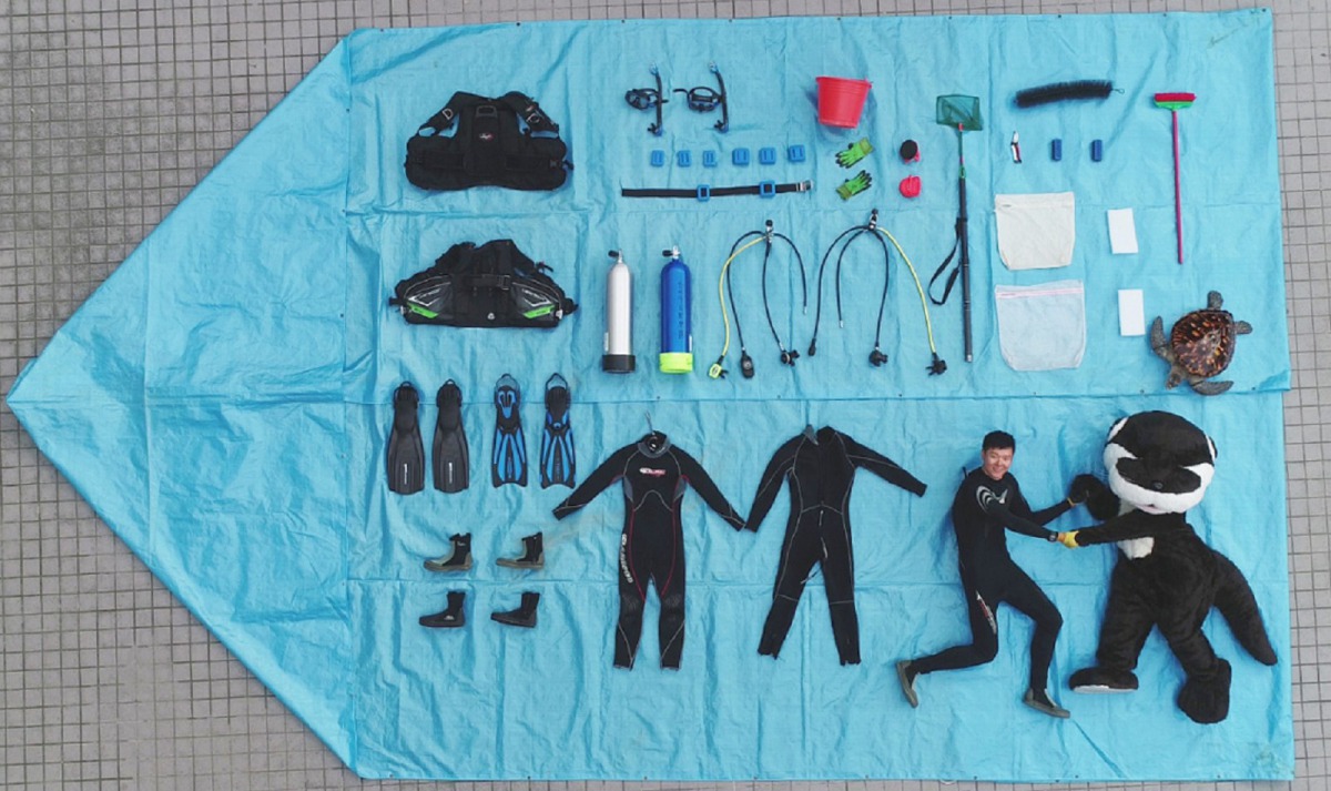 台北市立動物園熱帶雨林區(穿山甲館)水池維護裝備開箱。台北市立動物園/提供