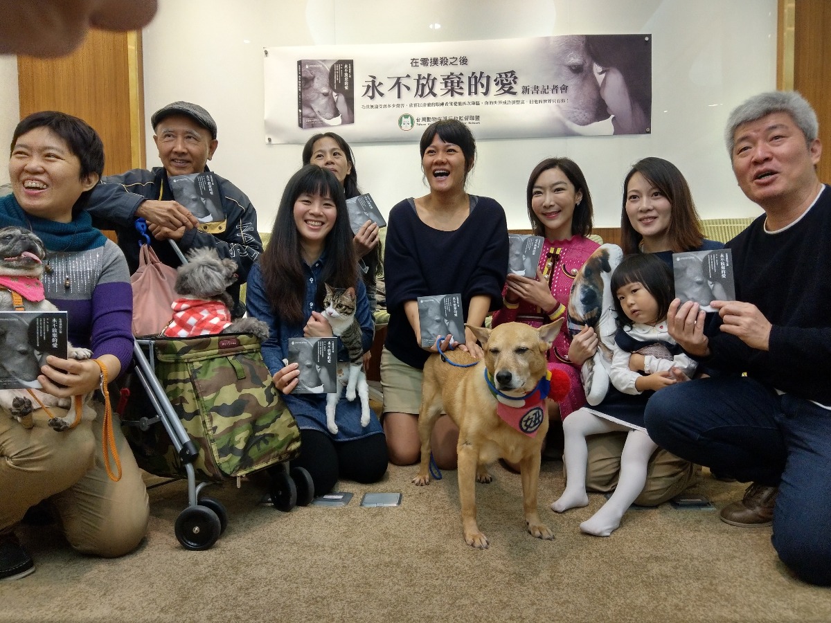 動督盟出版了《在零撲殺之後──永不放棄的愛》一書，並於今（10）日舉辦新書記者會。陳璽安/攝