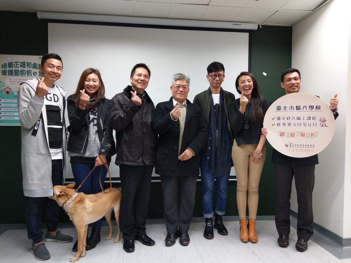 臺北市政府公務人員訓練處與臺北市動物保護處邀請專業訓犬師推出「臺北市貓犬學校E化課程」。陳璽安/攝