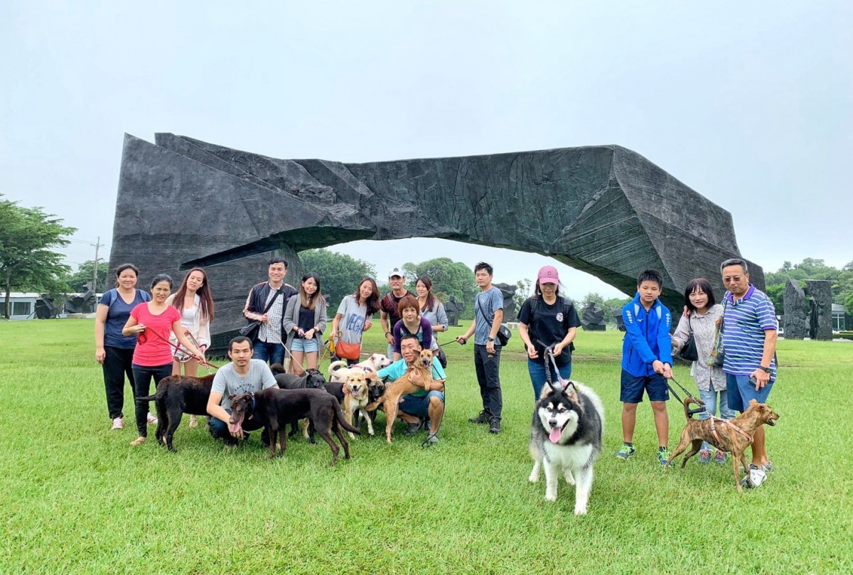 朱銘美術館於9月29日舉辦「狗狗的藝想世界」,受到民眾熱烈響應。翻攝自「朱銘美術館 Juming Museum」粉絲專頁