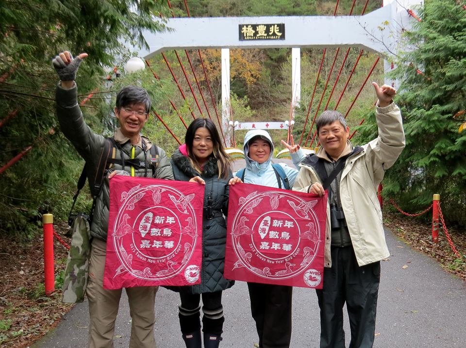 鳥老大與鳥夥伴於武陵農場完成數鳥任務。中華鳥會/提供