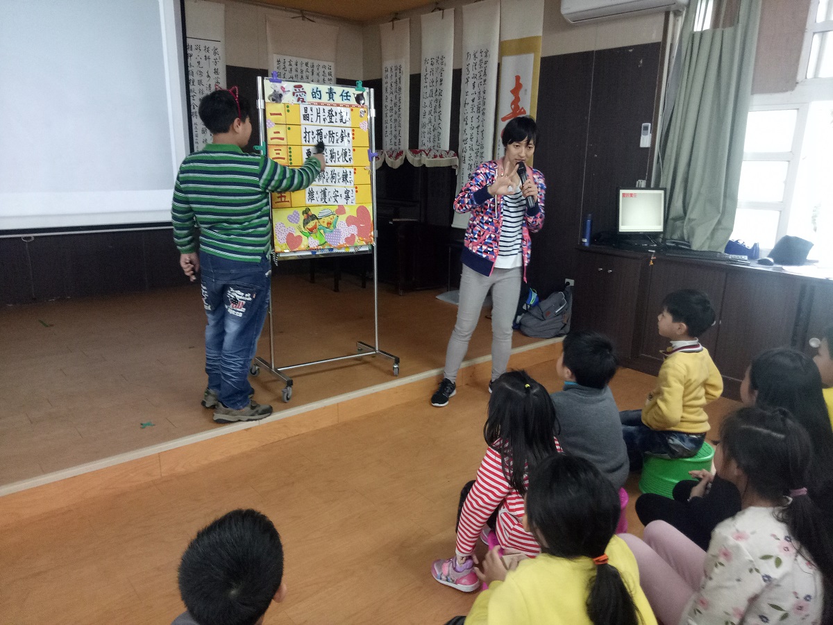 新北市動保處為將動保觀念向下紮根,舉辦數場國小生命教育巡迴課程。新北市動保處/提供