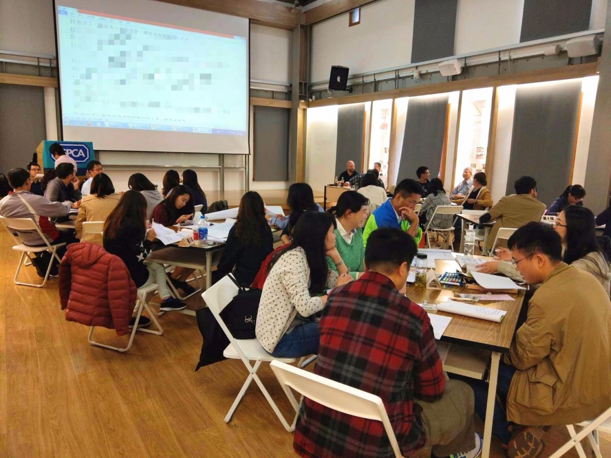 全台動保單位的代表齊聚一堂，研討動保通報與溝通的處理技巧。陳璽安/攝