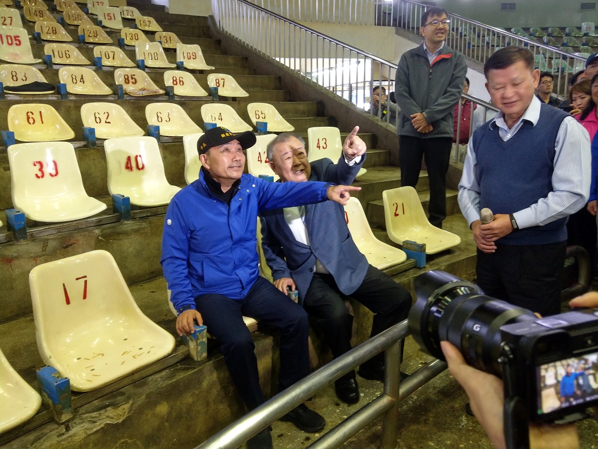 侯友宜接著前往新北市肉品市場視察場區的防疫措施。陳璽安/攝