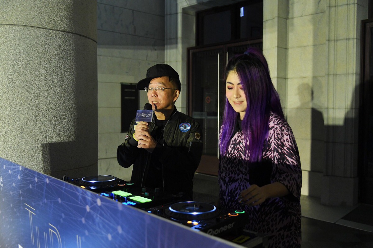 活動由臺博館館長洪世佑與全球百大女DJ-RayRay共同刷碟開場，將臺灣雲豹與臺灣黑熊的聲音融入電音。國立臺灣博物館/提供
