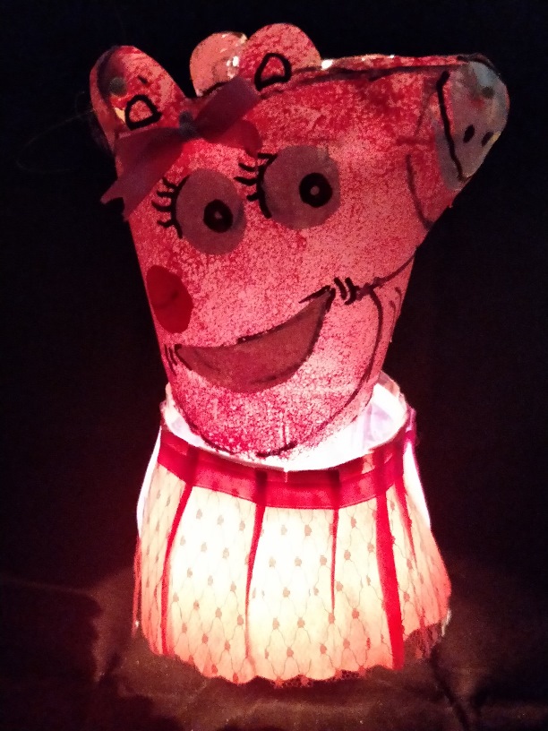 為迎接豬年來臨，親子DIY將製作小豬燈籠，讓孩子開心過新年。台北市動保處/提供