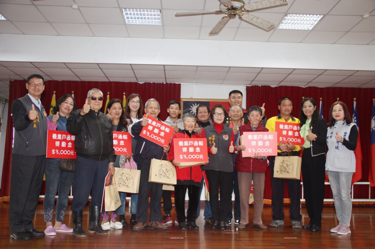 苗栗縣府頒發通霄鎮試辦友善石虎生態服務給付方案獎勵金。苗栗縣政府/提供