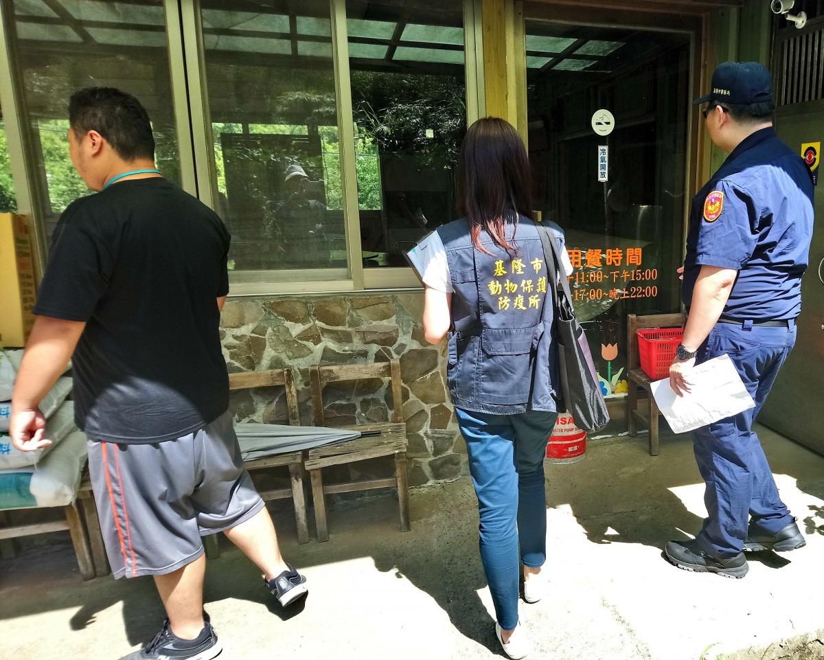 縣市政府與警察共同查緝販售商家。林務局/提供