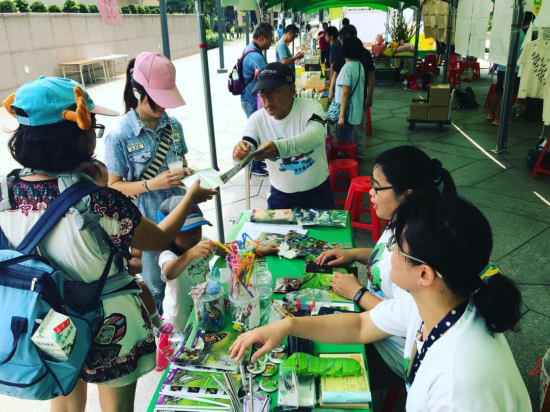 現場將有豐富的生態市集，圖為蝶會教育宣導情形。台北市動保處/提供