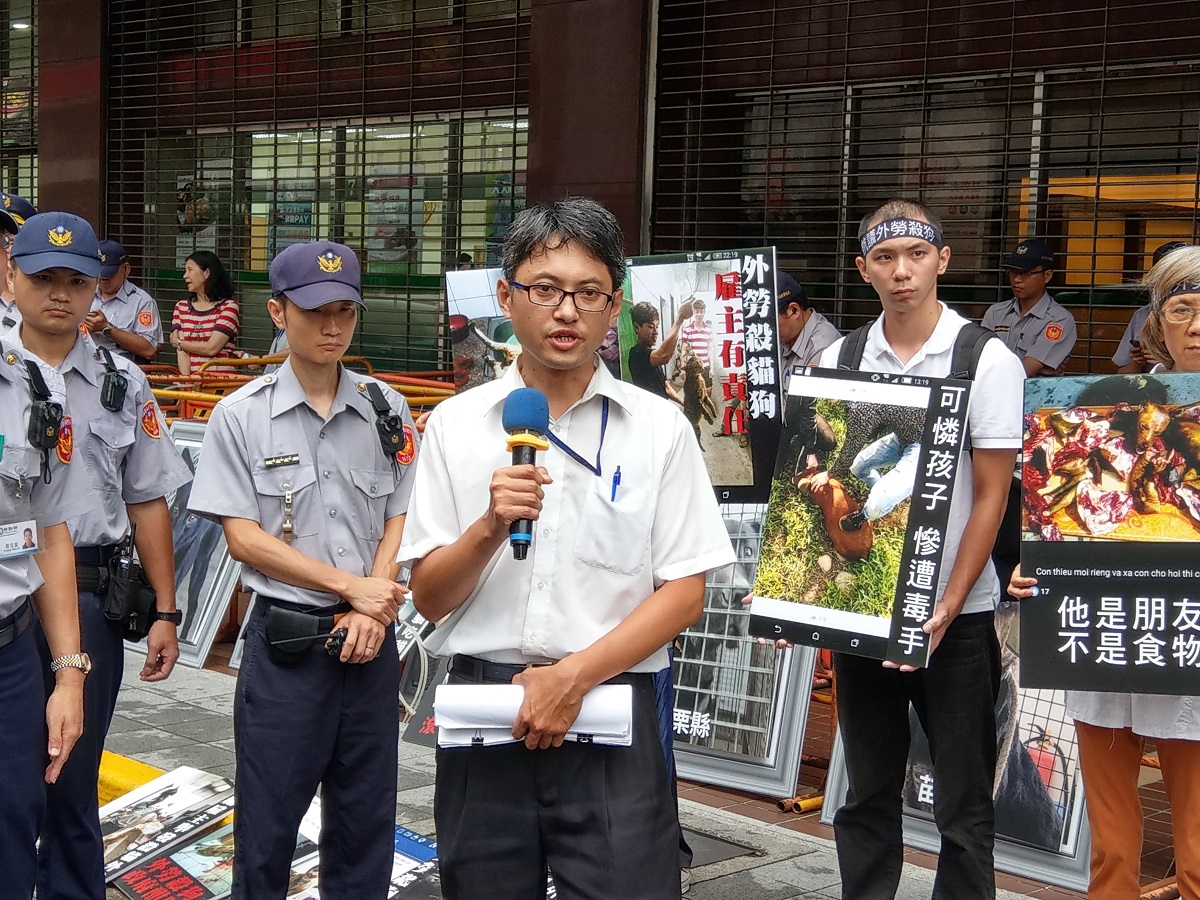 勞動部也派員出面回應動團訴求。陳璽安/攝