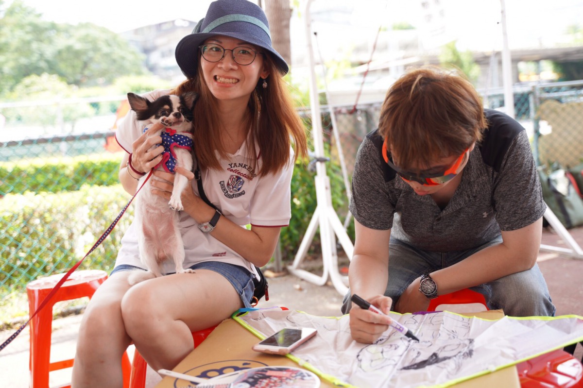 民眾將寵物的模樣畫在風箏上。新北市動保處/提供