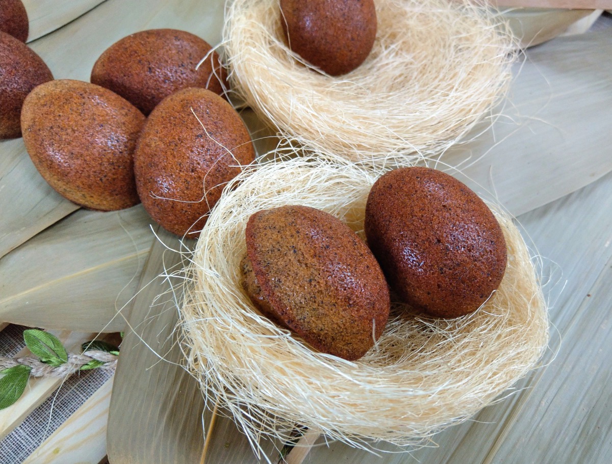 好吃又好看的「蜜香卵形燒」是由藍鵲茶團隊的藍鵲桂花所製作。陳璽安/攝