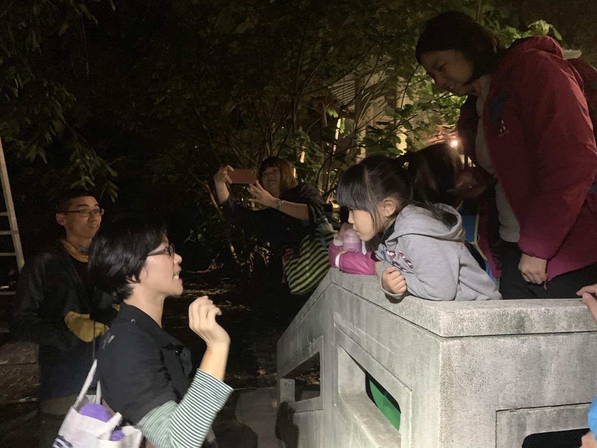 在野放小領角鴞以前，台灣猛禽研究會仔細地向薇閣的老師與幼稚園的小朋友們說明了小領角鴞的故事。李宜龍老師/提供