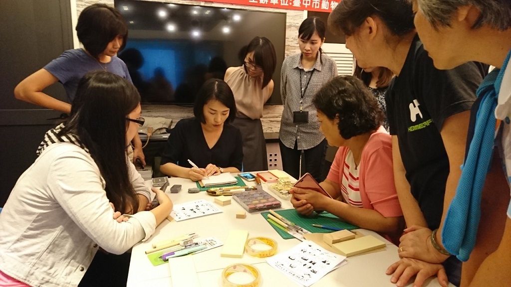動物橡皮章教學課程。台中市動保處/提供