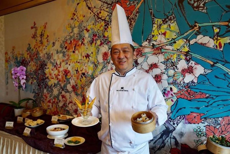 圓山大飯店金龍廳主廚許耀光現場示範永續年菜作法。臺博館/提供