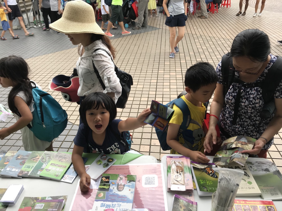 活動內容包括趣味闖關遊戲，圖為歡喜闖關的小朋友。台北市動保處/提供