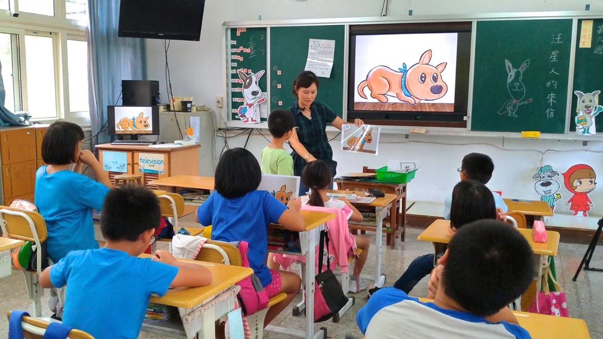 在課程中,不僅能訓練學童運用聽說讀寫等基本語文能力,也可從中培養友善動物以及同理他人的心。高雄市動保處/提供