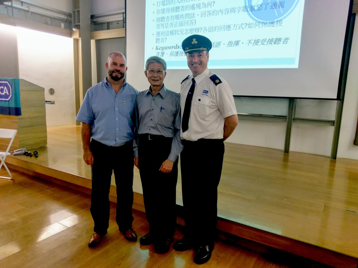 李朝全與Paul Littelfair、Simon Osborne合影。李朝全/提供