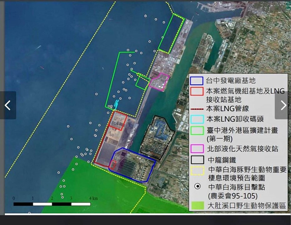 環團指出,台中港及鄰近區域佔白海豚棲息地範圍的37%。翻攝自蠻野心足生態協會簡報