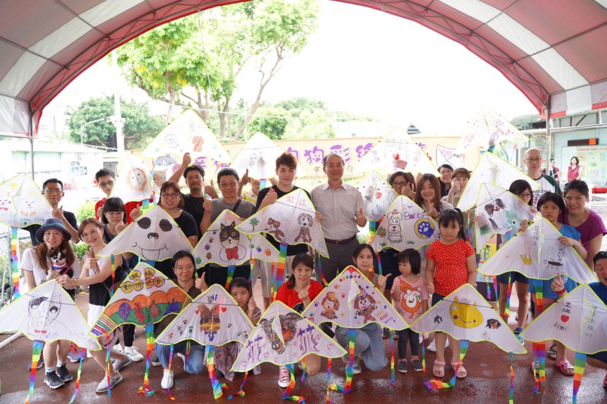為了慶祝9月9日台灣狗狗節,新北市動保處提舉辦「狗狗節彩繪風箏活動」。新北市動保處/提供