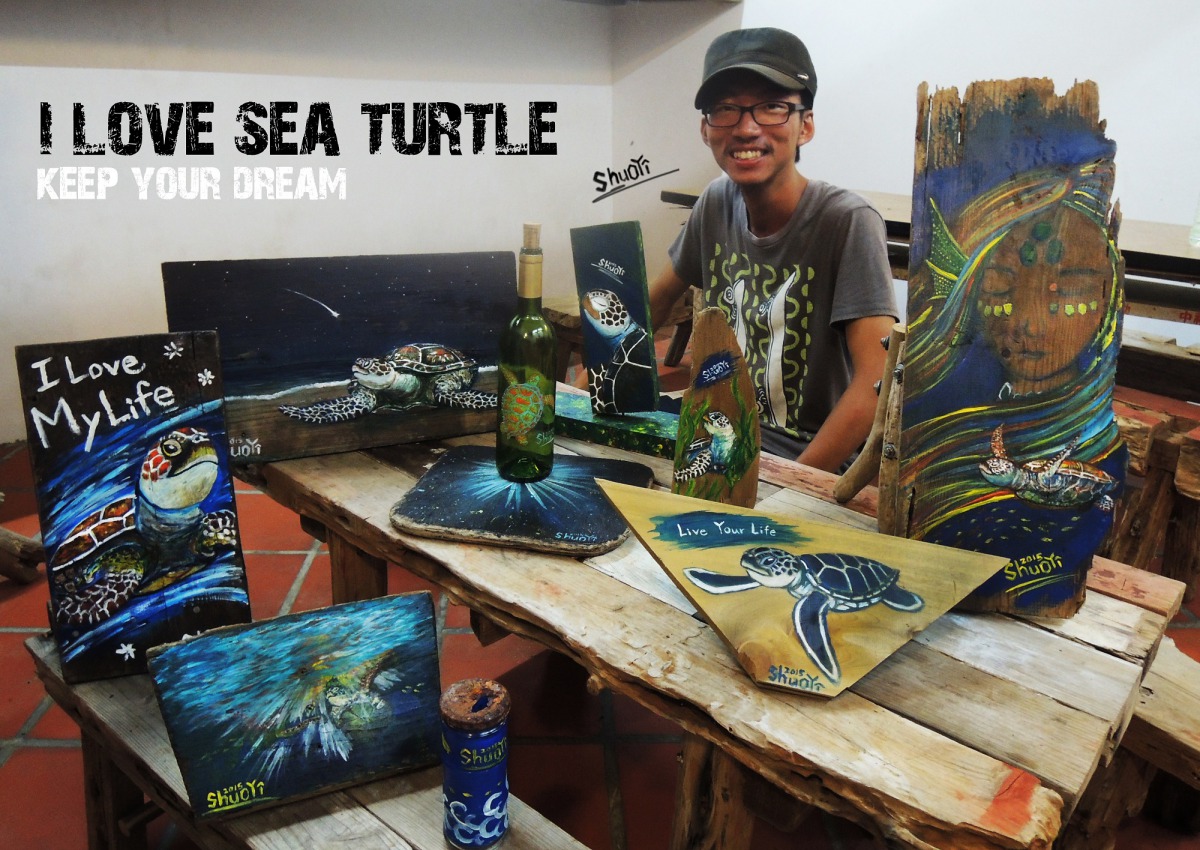 ShuoYi與作品們合影。ShuoYi/提供