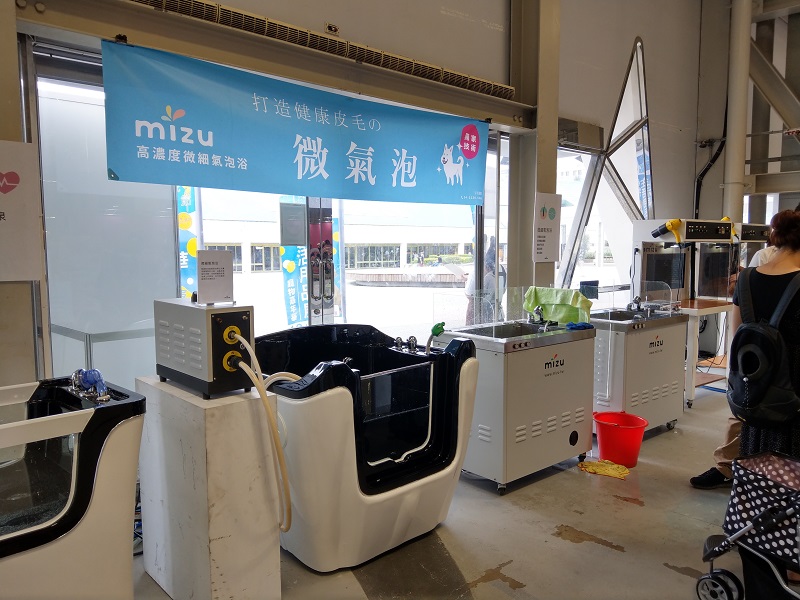 參展廠商種類繁多,甚至提供現場沐浴用品體驗活動。陳璽安/攝