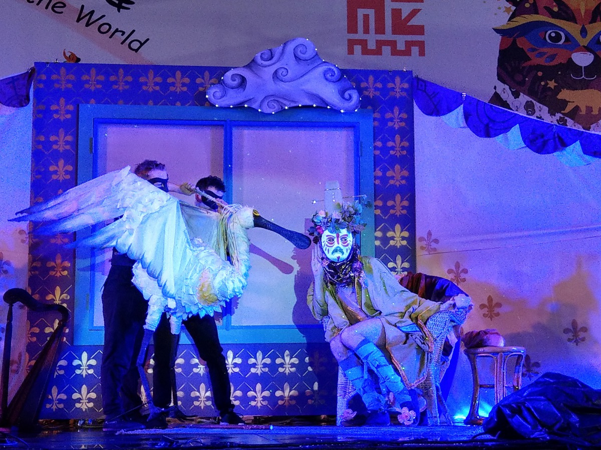 開幕劇中,熊神派遣黑面琵鷺使者帶來了消息,傳達了希望人類愛護環境的聲音。陳璽安/攝