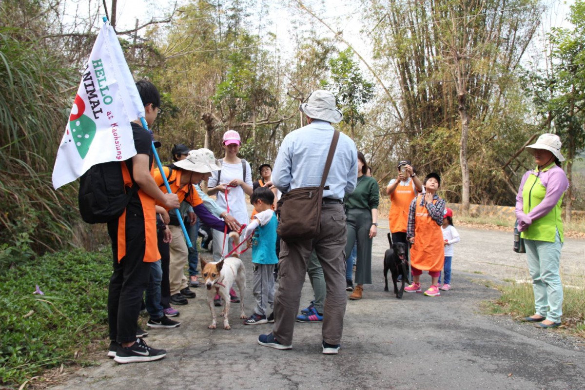 大小朋友笑聲不斷,各個滿載而歸。高雄市動保處/提供