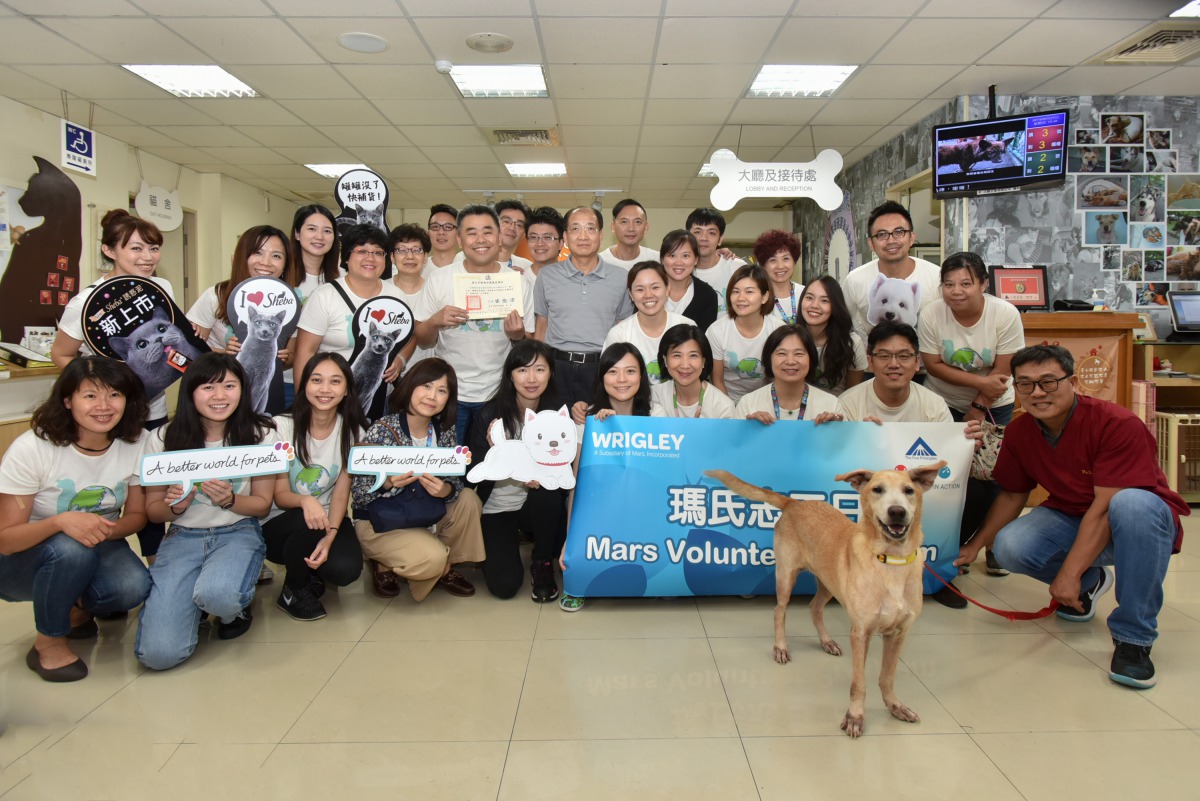 美商瑪氏公司基於友善動物與社區回饋的理念,在世界動物日前夕發起「瑪氏志工日」,召集員工前往台北市動物之家進行一日志工服務。妙題整合行銷/提供