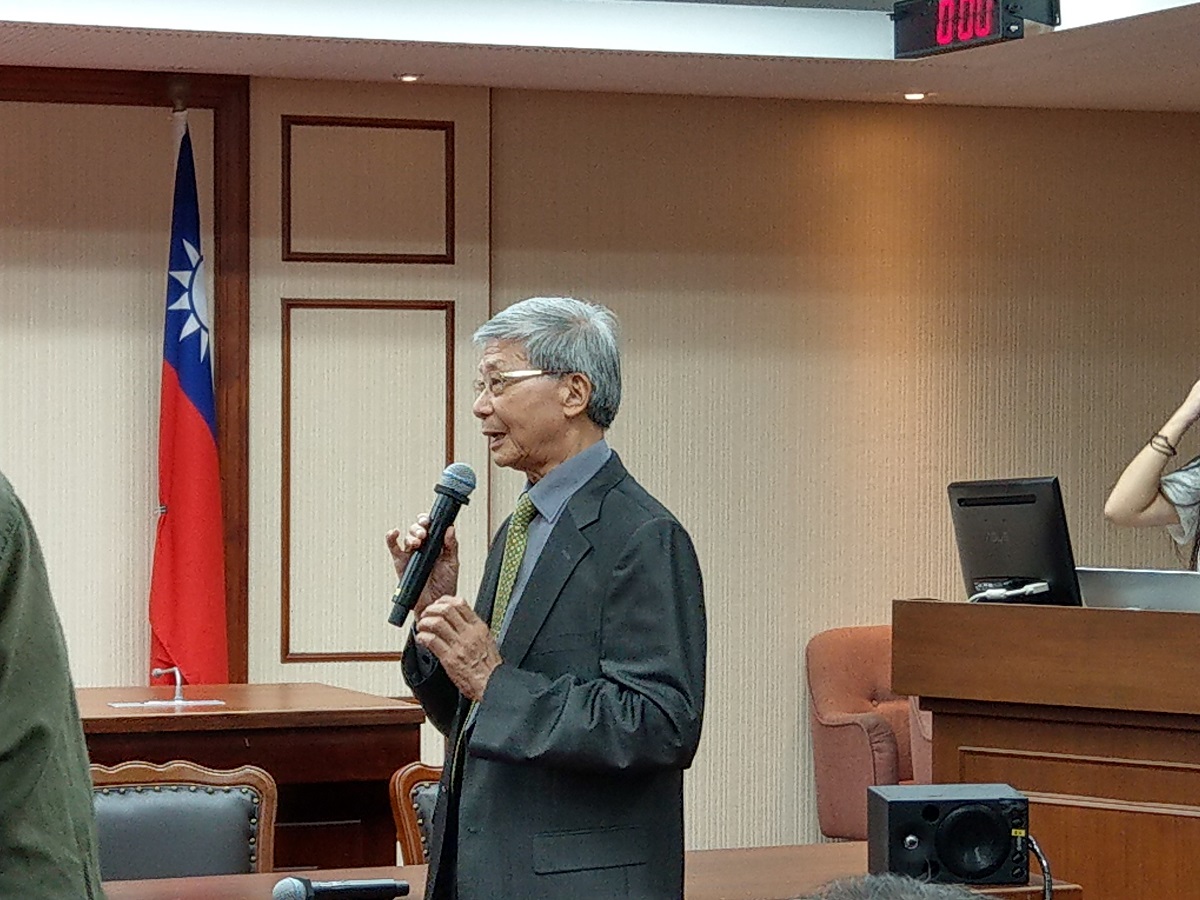 APA理事長李朝全於第二屆「國會動物保護貢獻獎」頒獎典禮致詞。陳璽安/攝