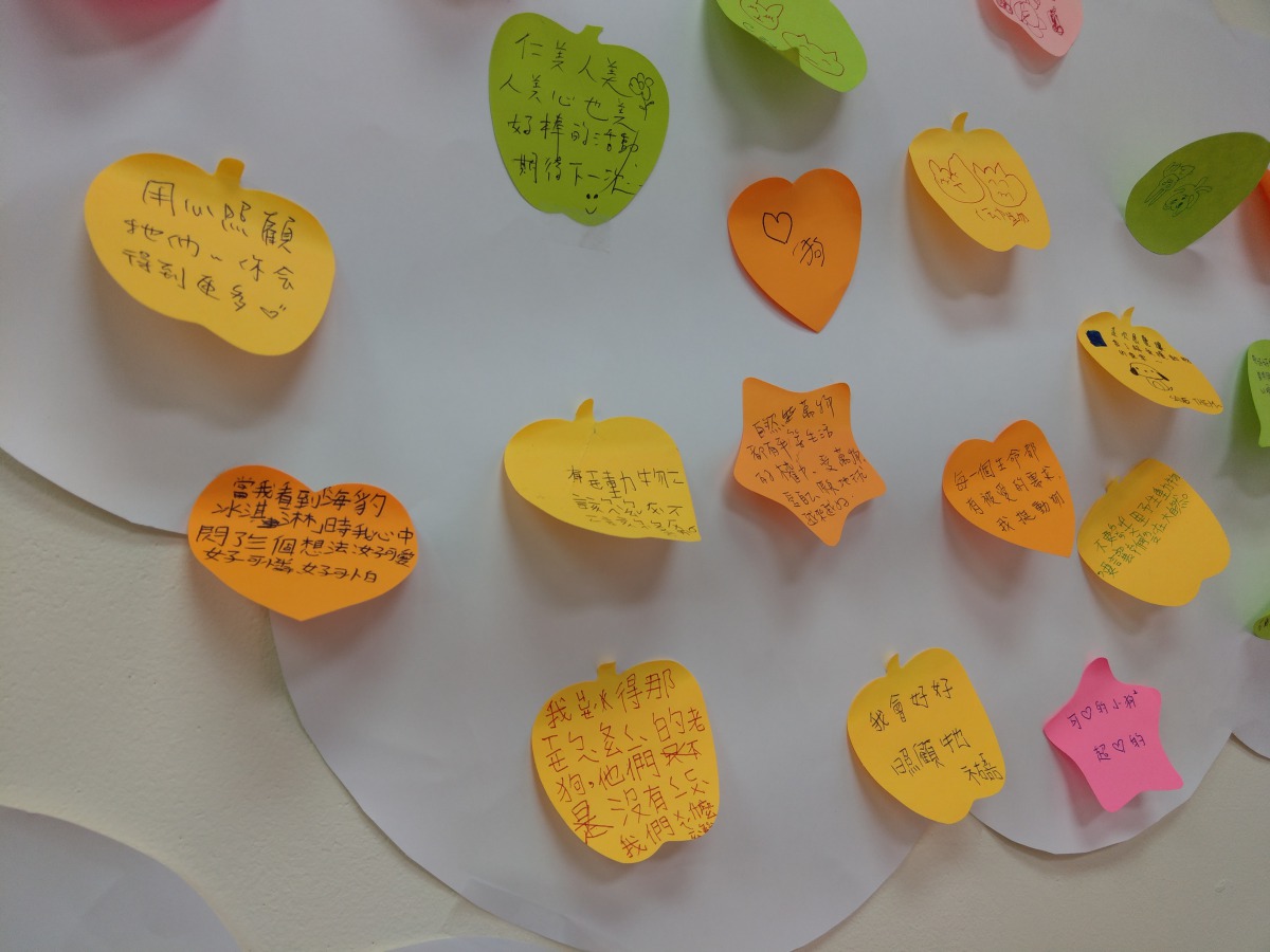 學童們的看展回饋心得，其中一名小朋友寫了：「當我看到海豹冰淇淋時，我心中閃了三個想法：好可愛、好可憐、好可怕。」陳璽安/攝