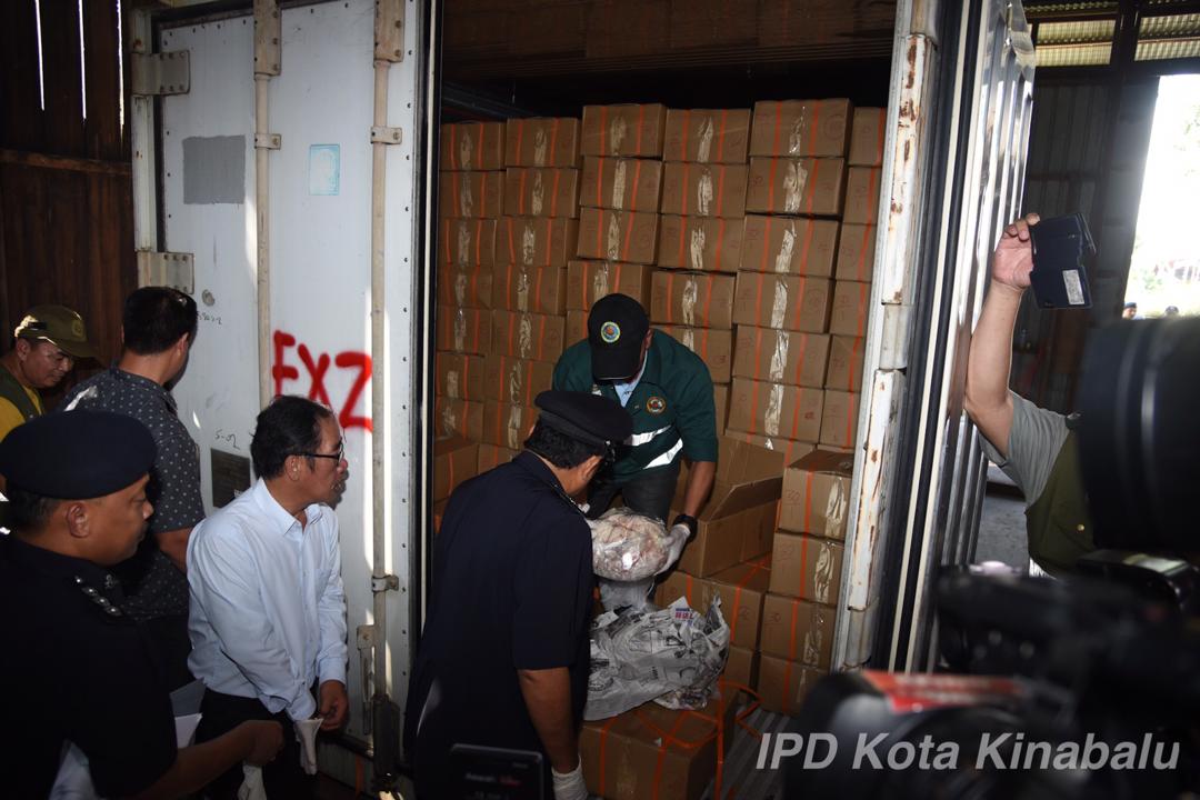 馬國警方在2月7日破獲馬來西亞史上破獲最大規模的走私案,查獲約30公噸的穿山甲。翻攝自亞庇市警察局臉書