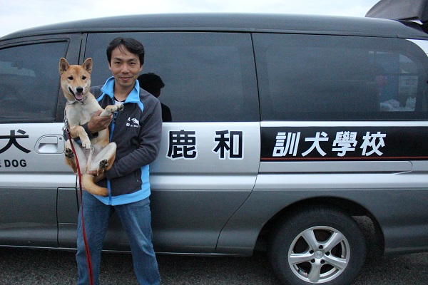 鹿和訓犬學校校長楊暐楨認為，敏捷犬運動的目的是增進飼主跟狗狗之間的感情、滿足狗狗的本能，輸贏在其次。　李娉婷/攝影