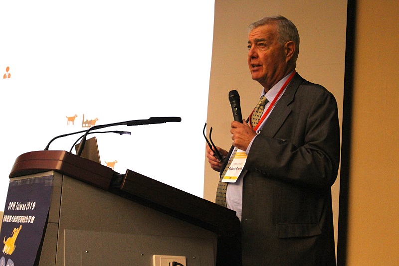 土耳其第一位提出大規模絕育遊蕩犬隻的Robert Smith,來台分享自身的經驗。 姚崇仁/攝