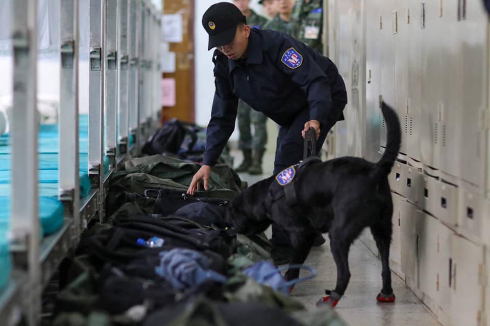 憲兵指揮部成立緝毒犬分組,加強毒品查緝。 翻攝/憲兵指揮部