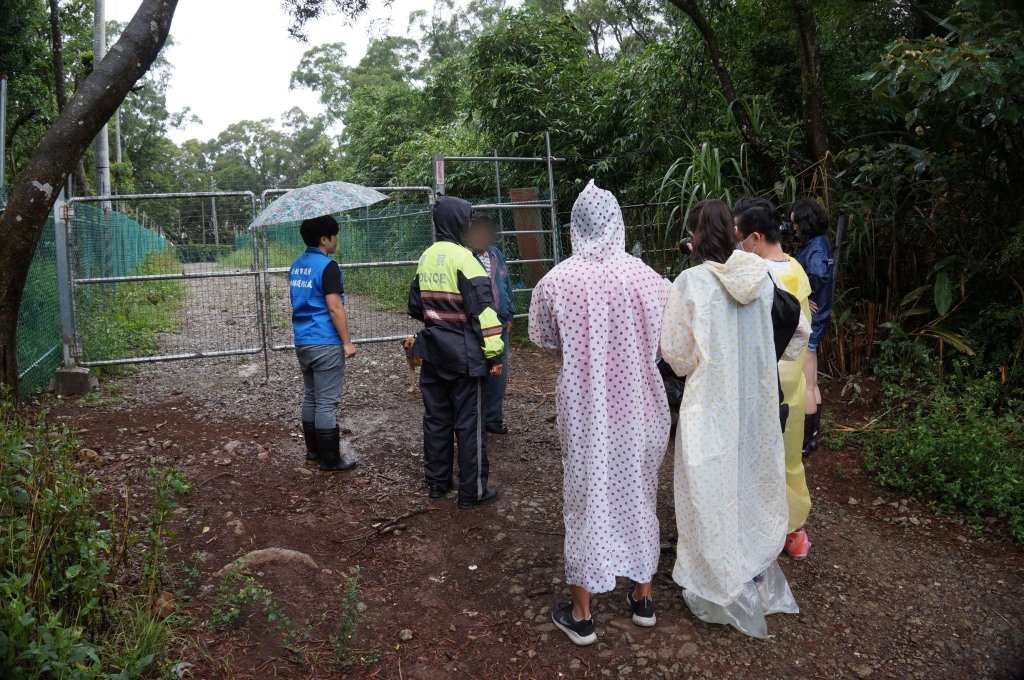 新北市動保處前會同台灣防止虐待動物協會確認不當飼養狗場已無違法復養情形。 新北市動保處/提供