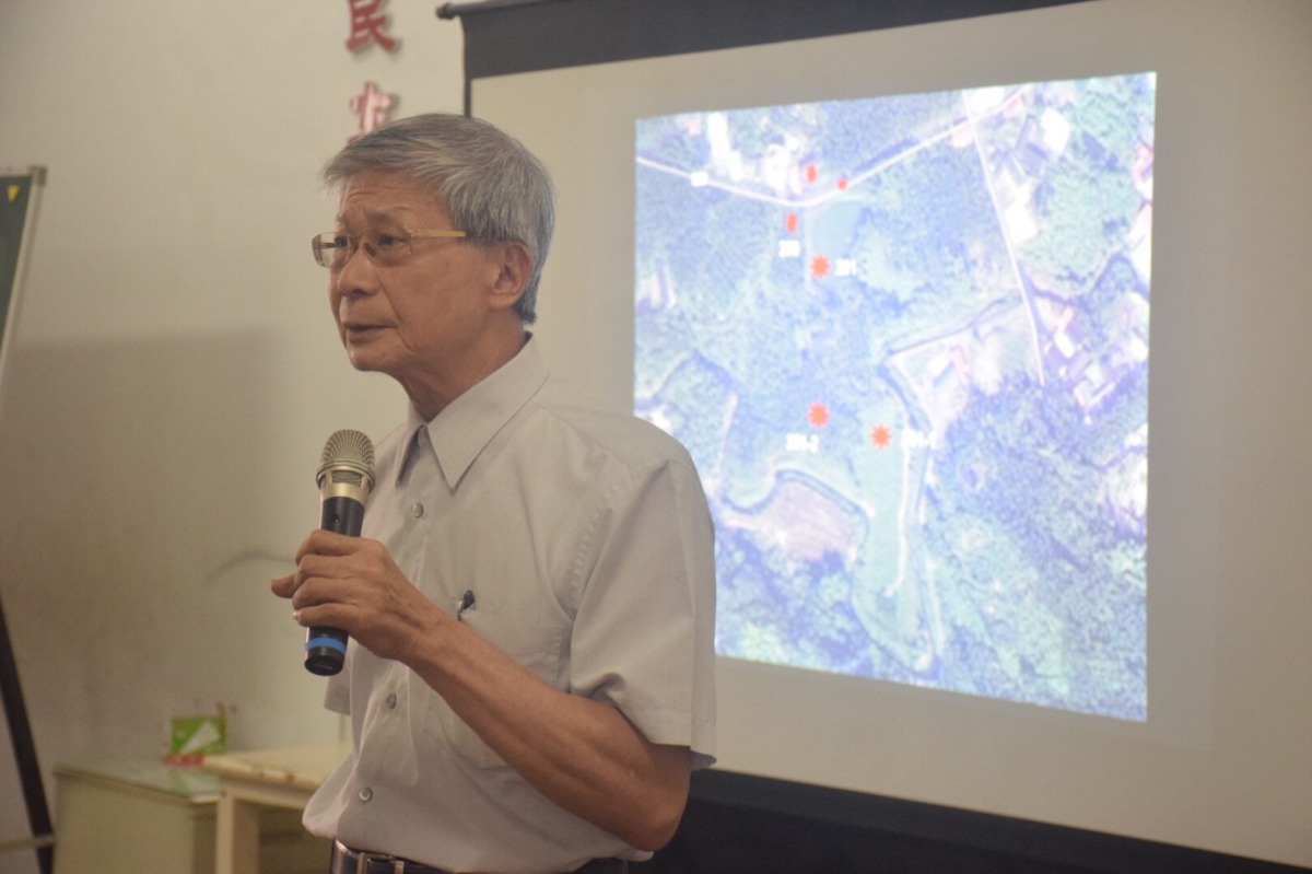 中華民國保護動物協會理事長李朝全代表召開說明會向頂埔村村民說明土地未來的規劃。 姚崇仁/攝