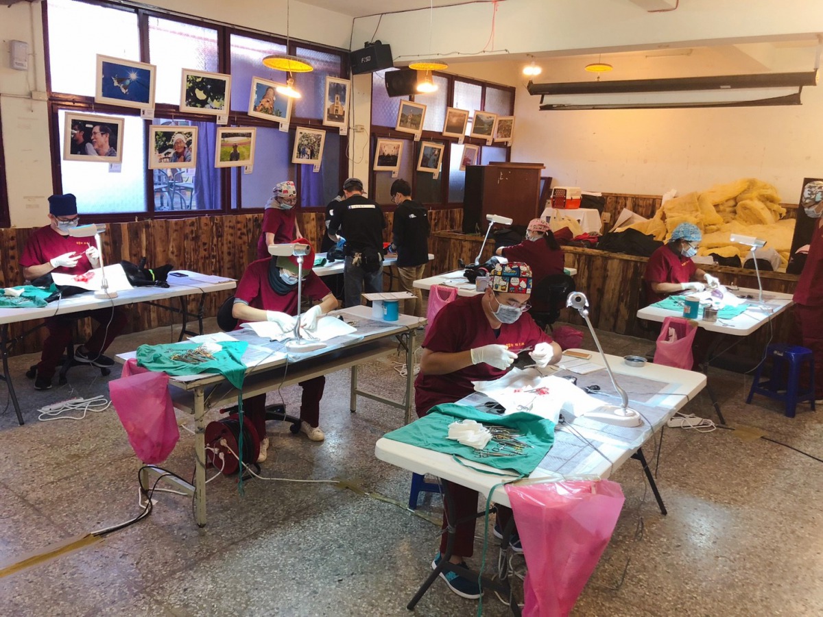 台中市動保處獸醫團隊到偏鄉地區完成上百隻犬貓絕育工作。 台中市動保處/提供