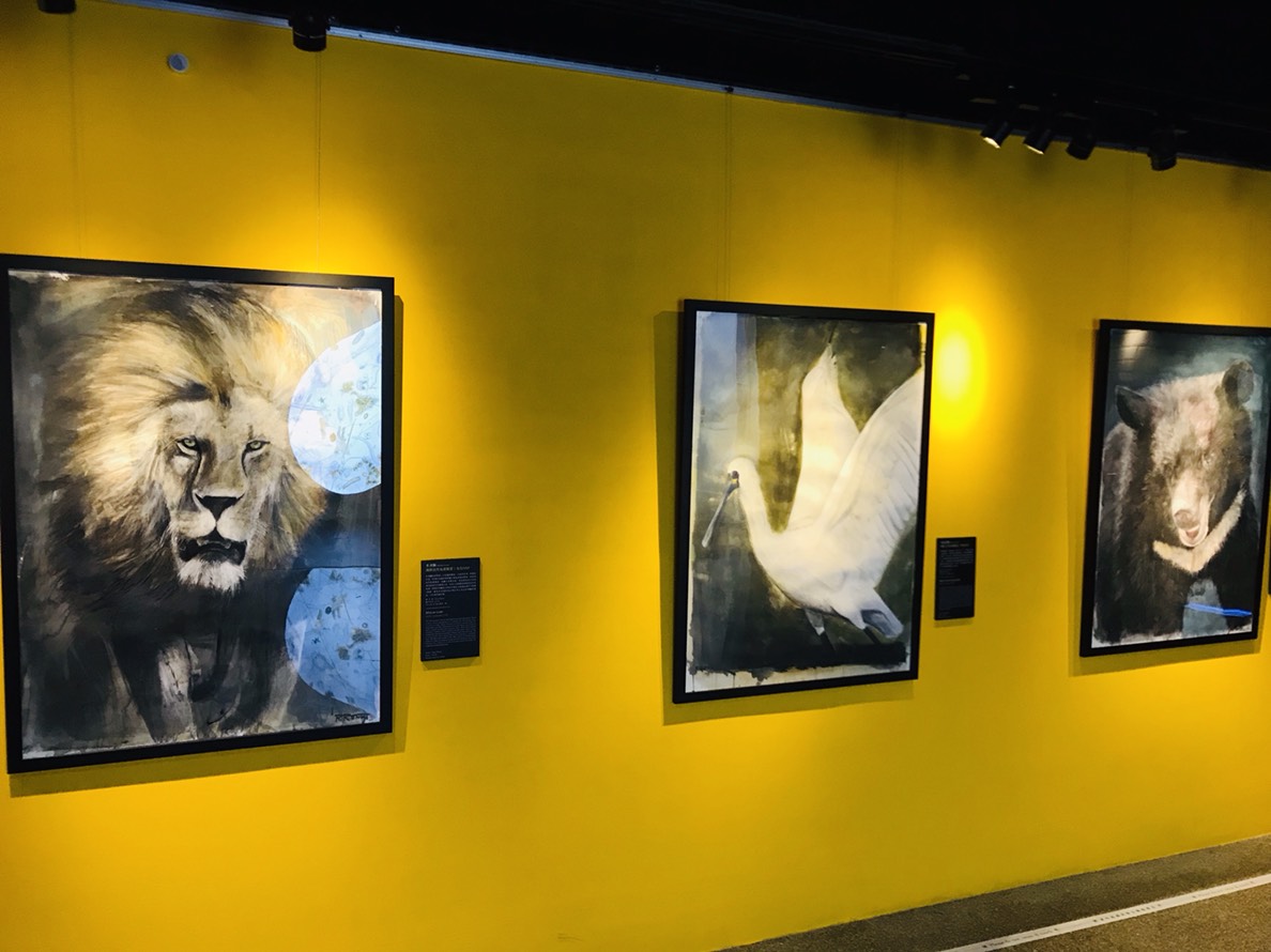 《在消失之前-瀕危動物藝術創作展》展出地球上瀕臨絕種的野生動物。 姚崇仁/攝