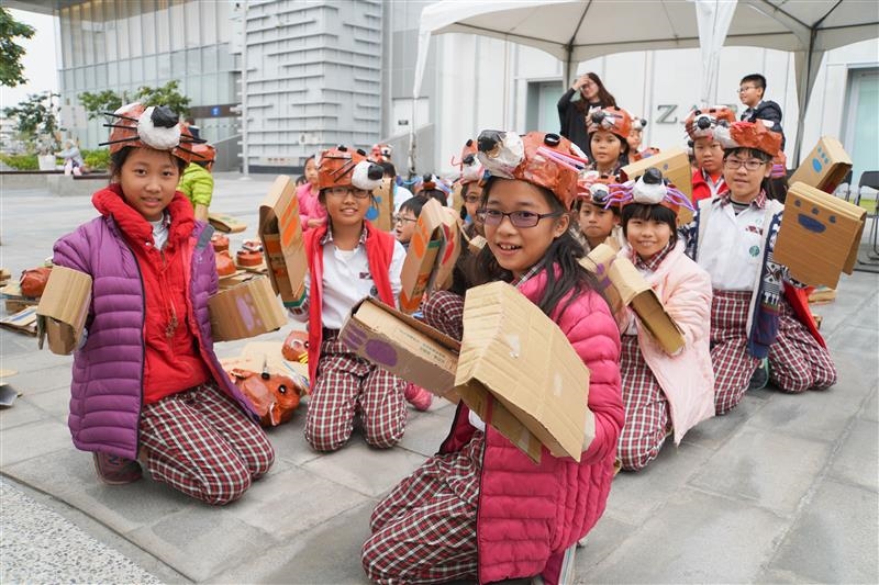 小朋友利用回收物來製作動物造型的道具。根與芽生態教育中心/提供
